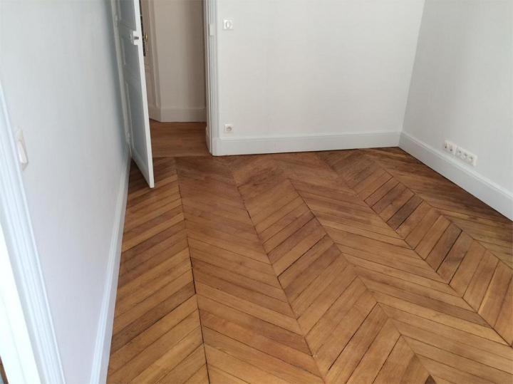 Réfection de la Surface du Parquet avec Double Vitrification à Paris