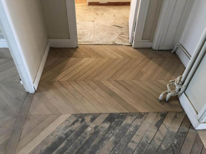 Pose de parquet cloué en chêne à Paris